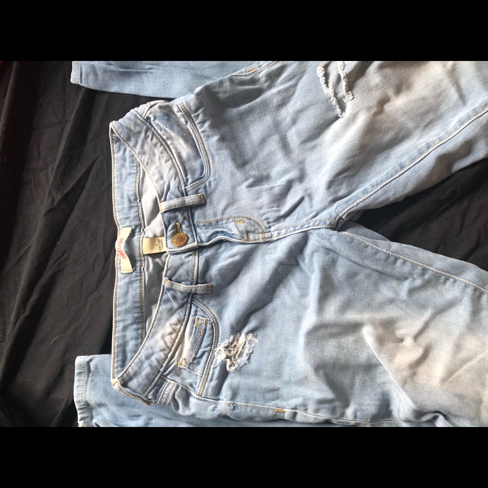 Light denim jeggings with holes